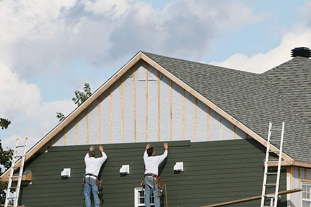 Professional Vinyl Siding technician working in Sparta, KY
